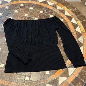 VENUS Black Off-Shoulder Top